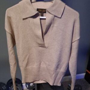 Three Dots Beige V-Neck Polo Sweater — Lightweight Everyday Knit